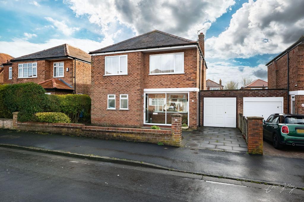 Ashbourne Road, Hazel Grove... 3 bed detached house for sale £389,950