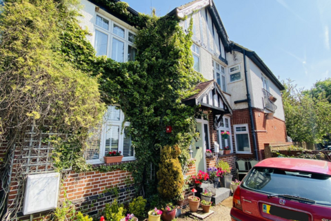 4 bedroom end of terrace house for sale, Short Lane, Staines-upon-Thames TW19