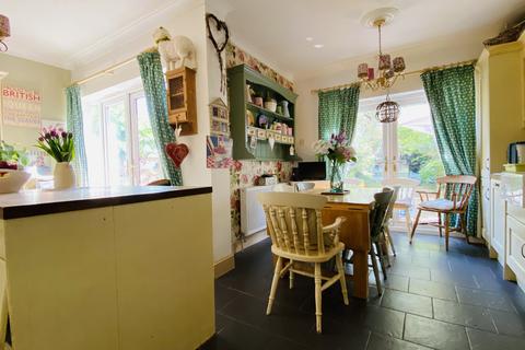 4 bedroom end of terrace house for sale - Short Lane, Staines-upon-Thames TW19