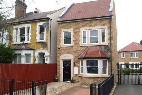 4 bedroom house share to rent - London N22