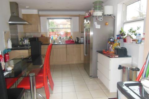 4 bedroom house share to rent - London N22