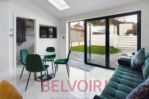 1 Derek Drive, Stoke-on-trent, ST1 6BX