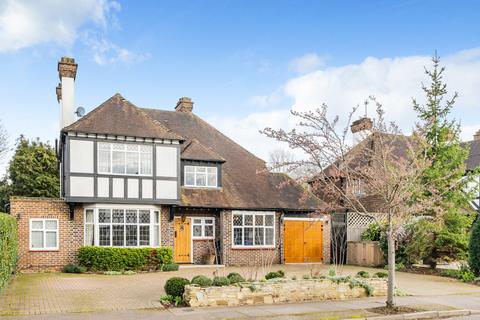 7 Greenways, Beckenham, BR3 3NG