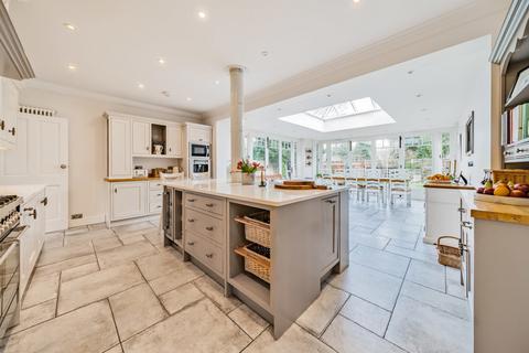 7 Greenways, Beckenham, BR3 3NG