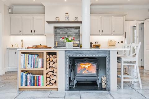 7 Greenways, Beckenham, BR3 3NG