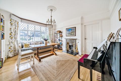 7 Greenways, Beckenham, BR3 3NG