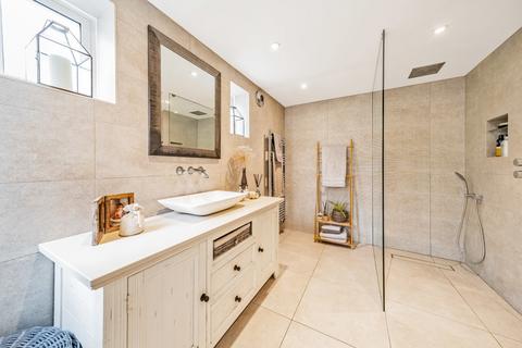 7 Greenways, Beckenham, BR3 3NG