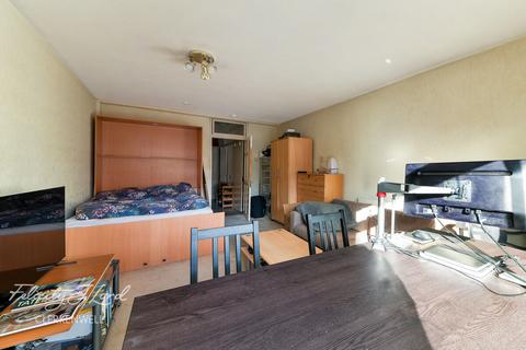 1 bedroom flat for sale, Golden Lane Estate, EC1
