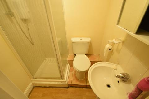 Studio to rent, North Street, Luton, Bedfordshire, LU2 7QH