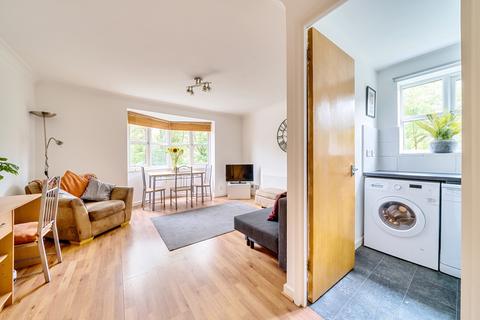 1 bedroom flat to rent - Halley Gardens London SE13