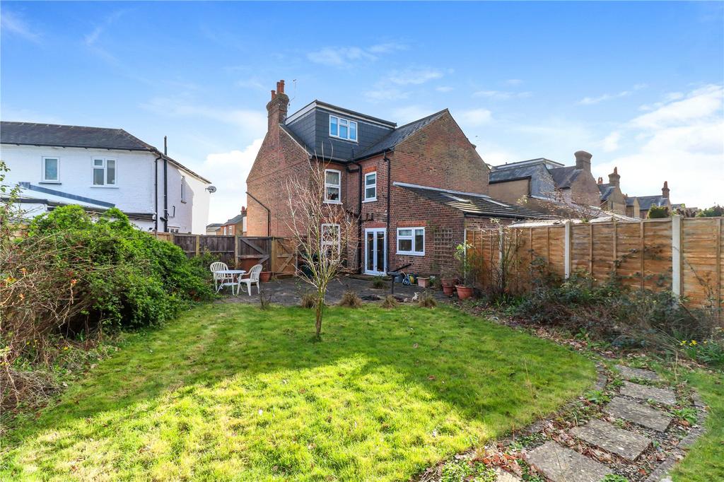 Marlin Square, Abbots Langley, Herts, WD5 4 bed semidetached house for