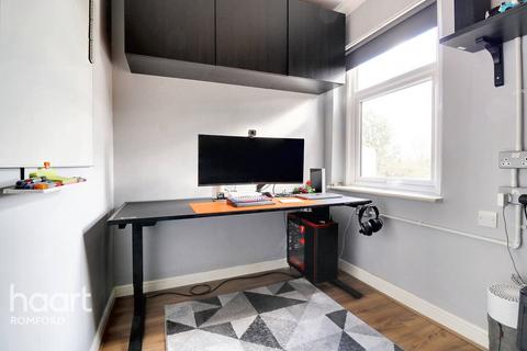 143 Marks Road, Romford, RM7 7AF