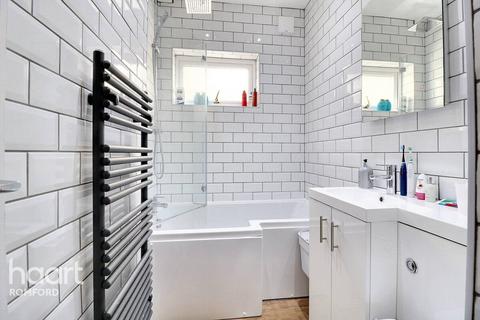143 Marks Road, Romford, RM7 7AF