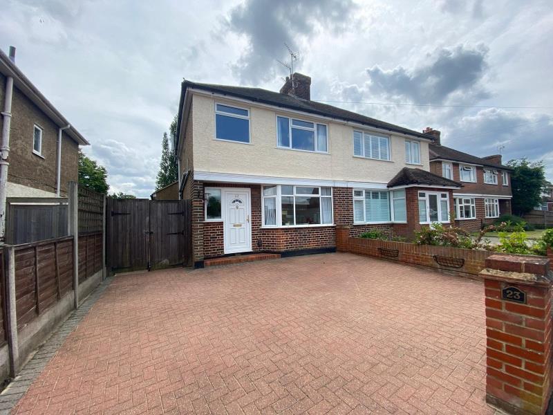 Rydens Way, Woking GU22 3 bed semidetached house £1,900 pcm (£438 pw)