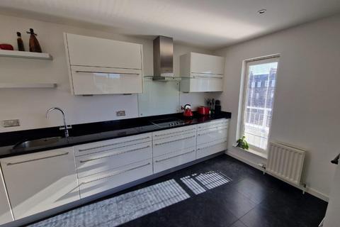 2 bedroom flat to rent, Queens Lane North, West End, Aberdeen, AB15