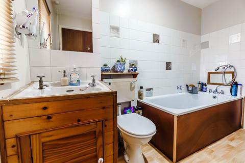 43 Callander Close, Cambridge, CB4 2XJ