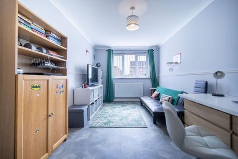 42 Brynawel, Caerphilly, CF83 2EX