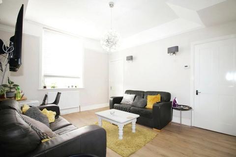 1 bedroom apartment to rent, Lennox Road, Finsbury Park, London, N4