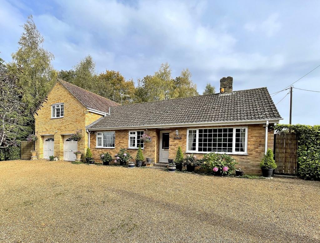 Squires Hill, Marham, King's Lynn, Norfolk, PE33 4 bed detached ...