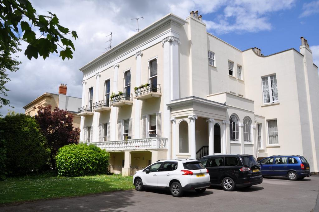 Queens Road, Cheltenham... 2 bed apartment for sale £375,000
