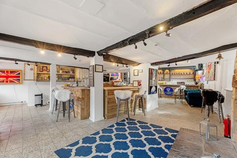 2 bedroom end of terrace house for sale, Lower High Street Burford, Oxfordshire, OX18 4RN