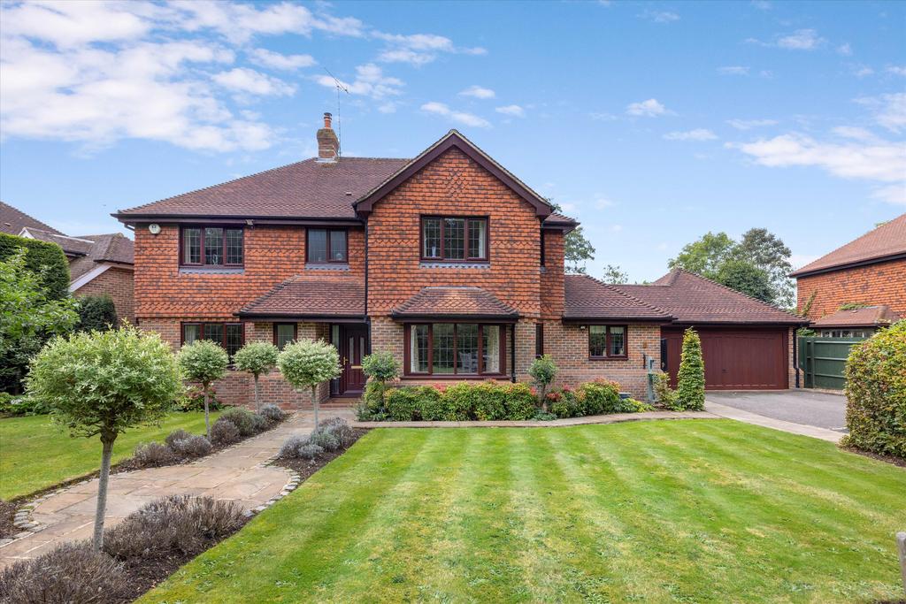Lambourne Drive, Cobham, Surrey, KT11 5 bed detached house £1,650,000