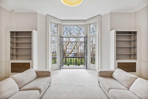 1 bedroom apartment to rent, Ennismore Gardens, Knightsbridge SW7