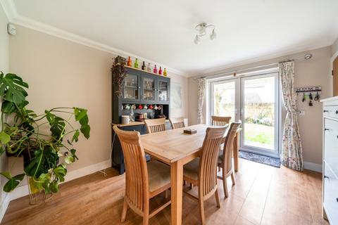 114 Avenue De Gien, Malmesbury, SN16 9GY