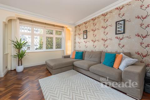 4 bedroom semi-detached house for sale - Woodberry Way, Chingford, E4