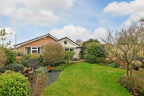 2 bedroom detached bungalow for sale - Field Close, Dronfield Woodhouse, Dronfield, Derbyshire, S18 8YJ