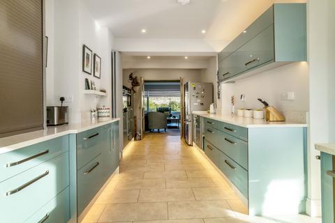13 Close Gardens, Tetbury, GL8 8DU