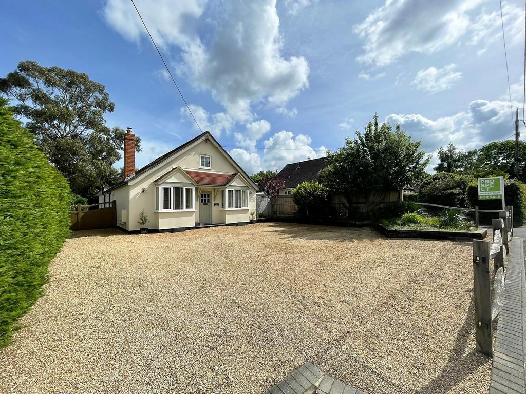 Warfield Street, Warfield, Berkshire... 4 bed detached house for sale