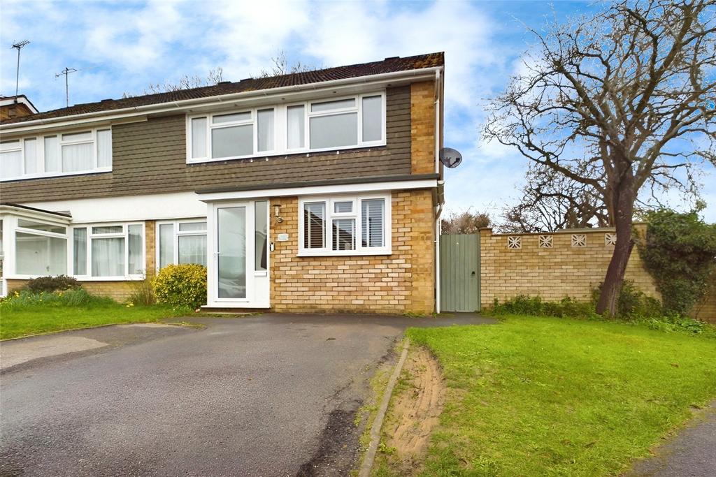 Close, Tilehurst, Reading... 3 bed semidetached house for sale