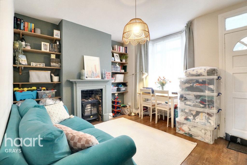Rosedale Road, Grays 2 bed terraced house £300,000