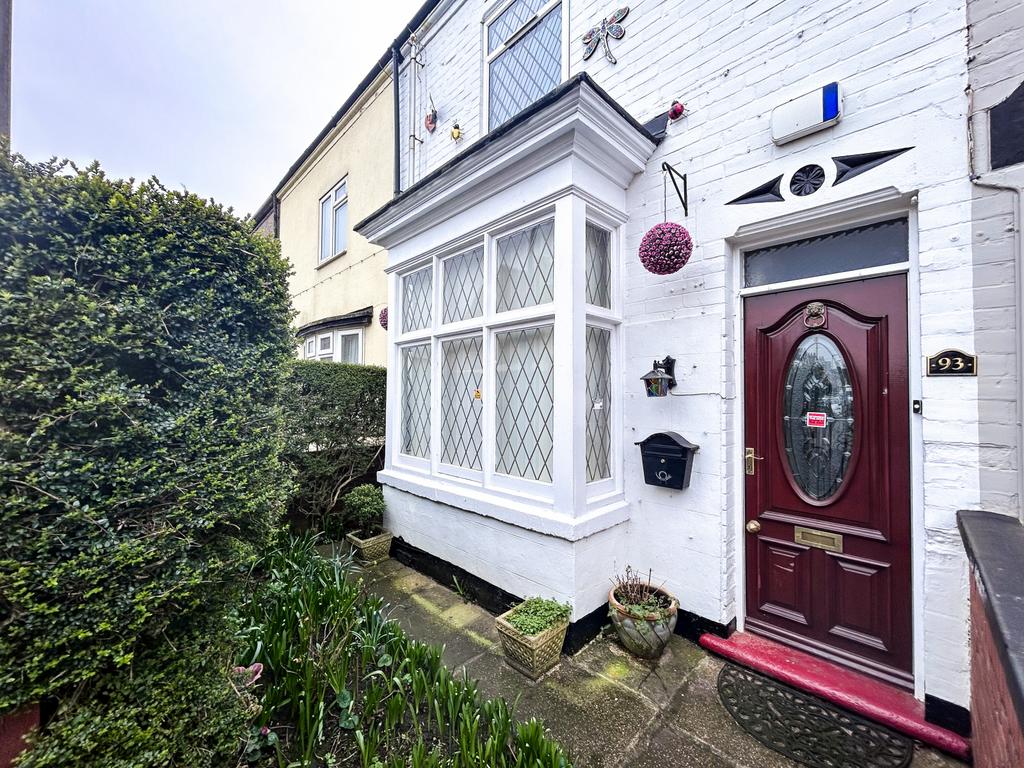 Charming Two Bedroom Terrace Townhouse: Perfect B