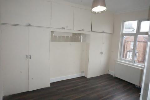 3 bedroom terraced house to rent, Whitby Road, HA2