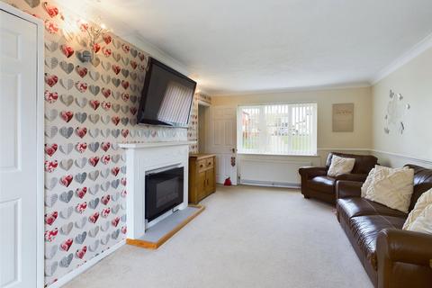 14 Bourne Close, Laindon, Basildon, SS15 6DZ