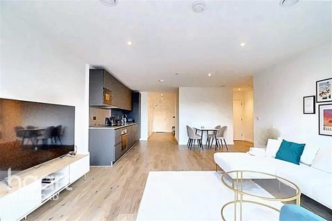 3 bedroom flat to rent - Riverstone Heights - Bromley by Bow- E3