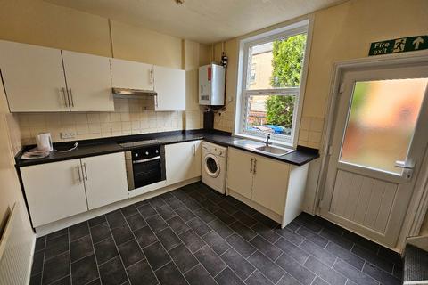 2 bedroom terraced house to rent, Percy Street, Rochdale