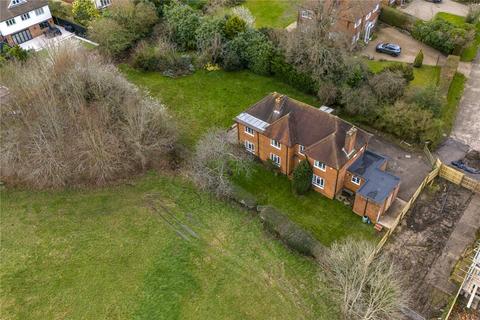 18 Burnham Avenue, Beaconsfield, HP9 2JA