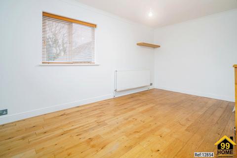 39 Brookside, South Mimms, Potters Bar, EN6 3PT