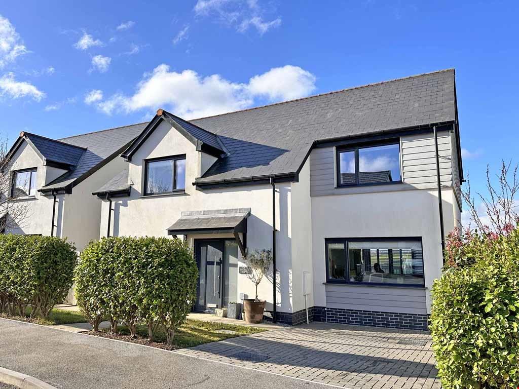 Kenwyn Heights, Shortlanesend, Truro, Cornwall 3 bed detached house for