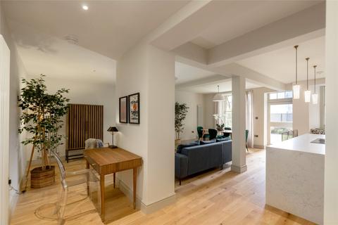 2a Gloucester Place, Edinburgh, EH3 6EF