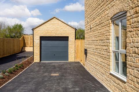 4 bedroom semi-detached house for sale, Cirencester, Gloucestershire, GL7.