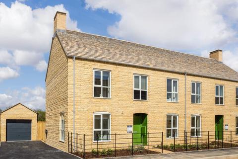 4 bedroom semi-detached house for sale, Cirencester, Gloucestershire, GL7.