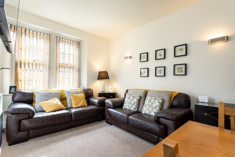 2 bedroom apartment for sale, Market Place, Box