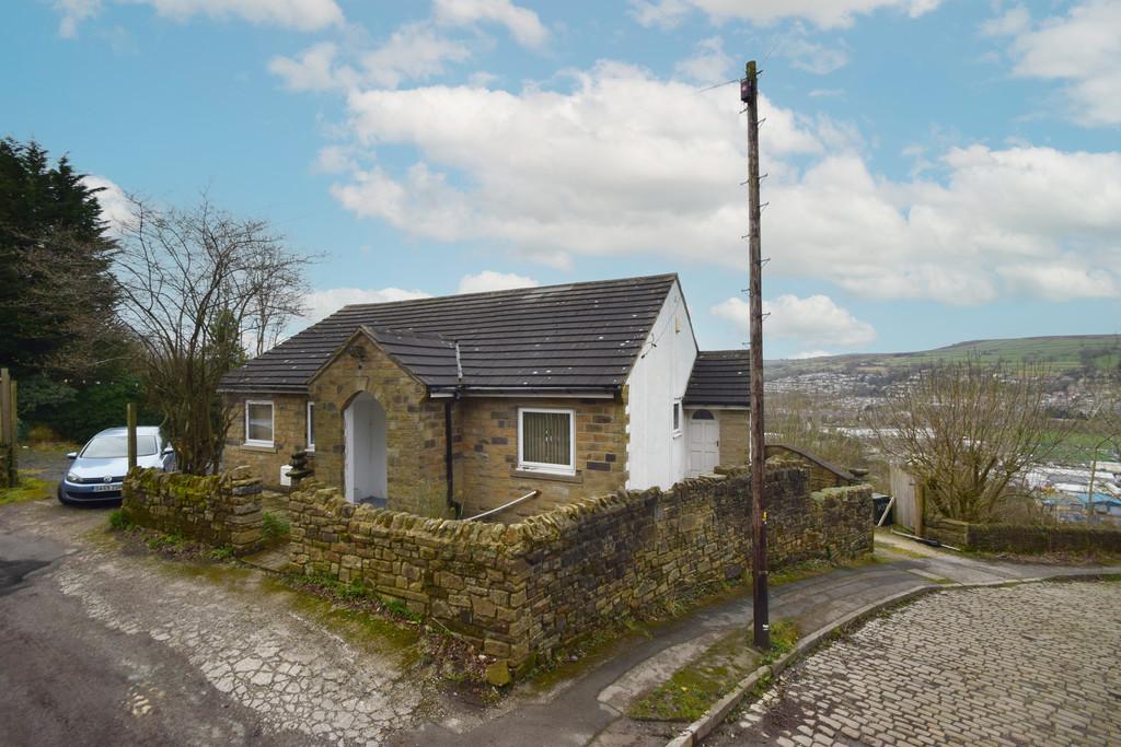 Spring Avenue, Keighley BD21 4 bed detached house for sale £395,000