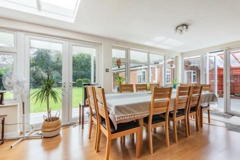 5 bedroom detached house to rent - Slough