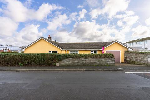 4 bedroom detached bungalow for sale, 9, Farrants Park, Castletown