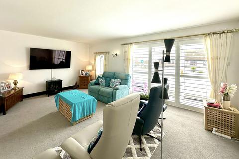 3 bedroom villa for sale - Shinglebank Drive, Milford On Sea, Lymington SO41